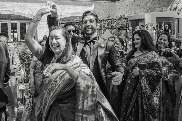 शिबानी दांडेकर और फरहान अख्तर की शादी की इन दिनों खूब चर्चा हो रही है क्योंकि इस कपल ने ना तो फेरे लिए हैं और ना ही निकाह पढ़ा है.