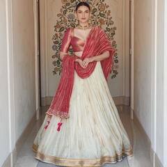 Aditi Rao Hydari: అదితి గ్లామర్ షో, ఎవరైనా ఫిదా అవ్వాల్సిందే