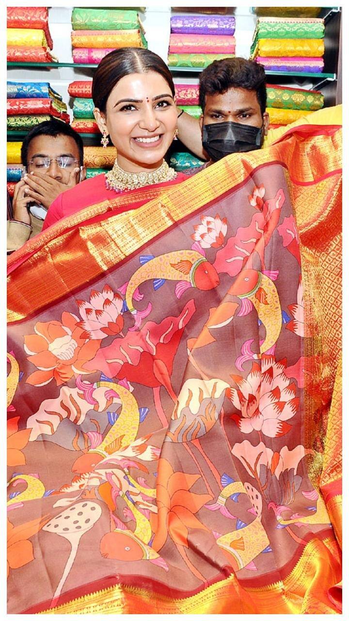 சிரிப்புடன் போட்டோவுக்கு போஸ் கொடுத்த சமந்தா