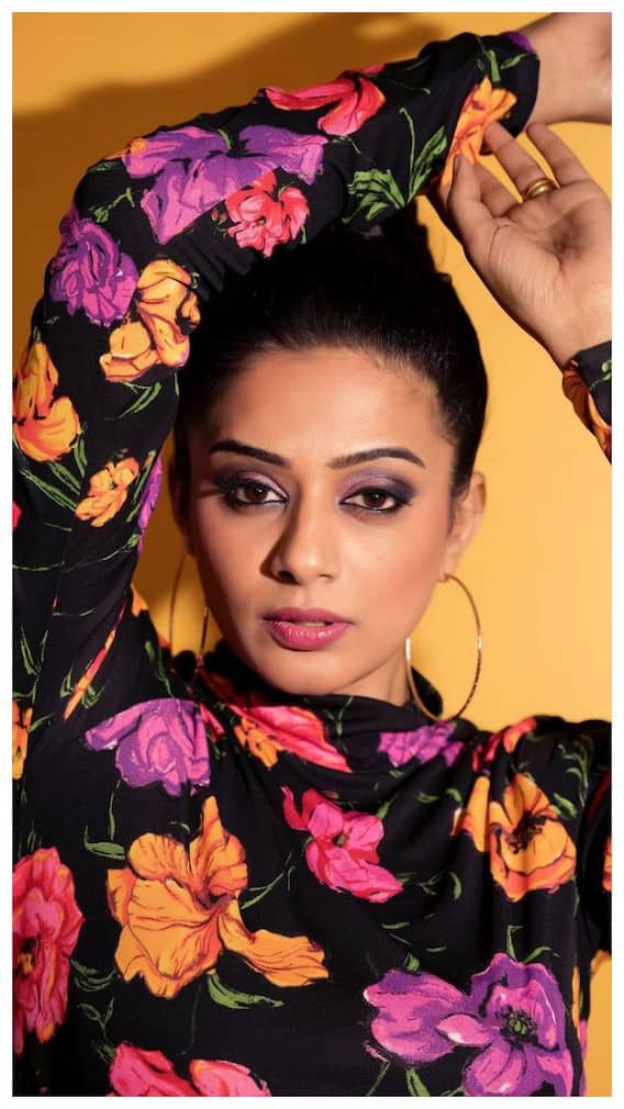 పూల గౌనులో ప్రియమణి