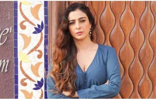 ਤੱਬੂ (Tabbu): ਤੱਬੂ 51 ਸਾਲ ਦੀ ਹੋ ਚੁੱਕੀ ਹੈ ਪਰ ਉਸ ਨੇ ਵੀ ਅਜੇ ਤੱਕ ਵਿਆਹ ਨਹੀਂ ਕੀਤਾ। ਤੱਬੂ ਦਾ ਸਭ ਤੋਂ ਚਰਚਿਤ ਅਫੇਅਰ ਨਾਗਾਰਜੁਨ ਅਕੀਨੇਨੀ ਨਾਲ ਸੀ ਪਰ ਦੋਵਾਂ ਦਾ ਬ੍ਰੇਕਅੱਪ ਹੋ ਗਿਆ ਸੀ। ਇਸ ਤੋਂ ਬਾਅਦ ਤੱਬੂ ਨੇ ਕਿਸੇ ਹੋਰ ਨਾਲ ਵਿਆਹ ਨਹੀਂ ਕਰਵਾਇਆ।