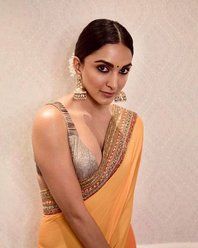బాలీవుడ్ లో ఈమె నటించిన 'కబీర్ సింగ్' సినిమా రెండు వందల కోట్ల క్లబ్ లో చేరడంతో ఆమెకి అవకాశాలు పెరిగాయి. (Courtesy : Kiara Advani Instagram)