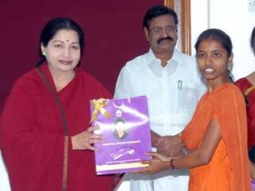 Jayalalithaa Schemes :பெண்கள், குழந்தைகளுக்கான திட்டங்களில் சாதித்த முதலமைச்சர்.. ஜெ. பிறந்தநாள் சிறப்புப்பதிவு