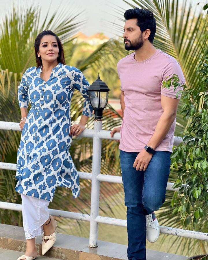 बता दें कि फैन्स दोनों की जोड़ी को काफी पसंद करते हैं. सोशल मीडिया पर मोनालिसा की लाखों फॉलोवर्स हैं.