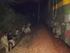 Dantewada: के.के रेल मार्ग पर नक्सलियों ने मचाया उत्पात, मालगाड़ी के इंजन में आग लगाकर किया खाक, रेलवे को करोड़ों का नुकसान