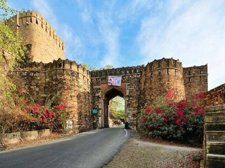 चित्तौड़गढ़ कलेक्टर  अरविंद पोसवाल ने कहा कि, दुर्ग पर आकर्षण बढ़ने के साथ पर्यटक अच्छा अनुभव करें, आसपास वैकल्पिक टूरिज्म साइट्स भी विकसित हों इसे लेकर भी योजना है.