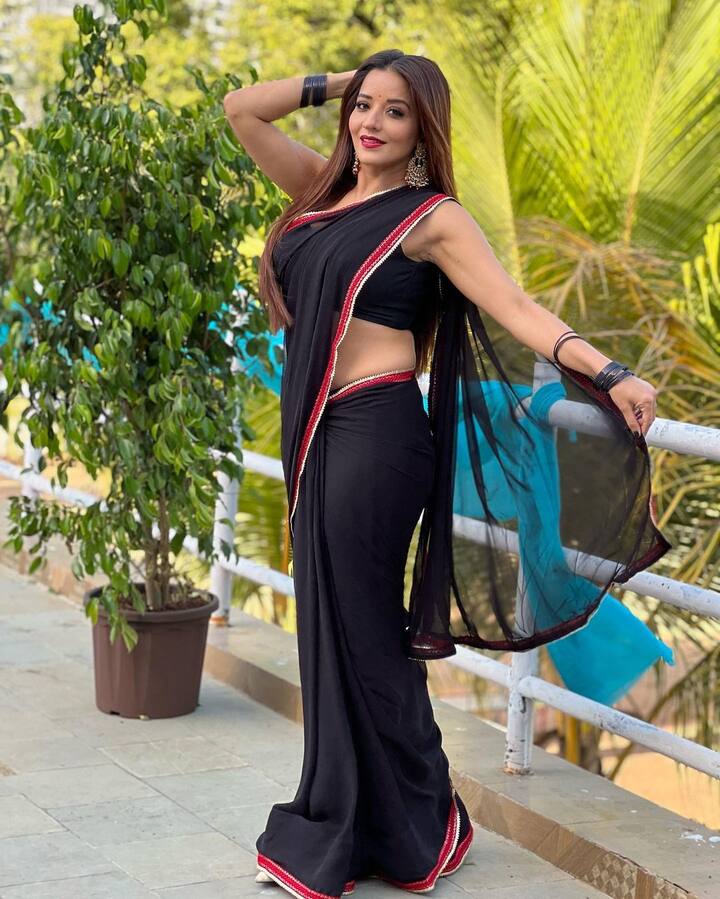 मोनालिसा ने अपनी तस्वीरों को कुछ देर पहले ही शेयर किया है. इतनी देर में ही 10 हजार से भी ज्यादा लाइक्स मिल चुके हैं. इसी से अंदाजा लगा सकते हैं कि एक्ट्रेस का फैंस में कितना क्रेज है.
