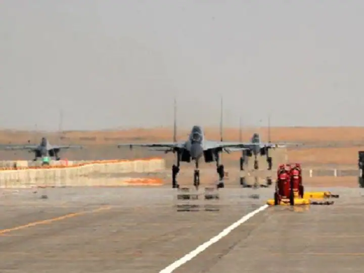 Jodhpur News: Air combat exercise between the Air Force of India and Oman Jodhpur News: जोधपुर में भारत और ओमान कर रहे हवाई युद्धाभ्यास, आसमान में मंडरा रहे है एफ-16 फाइटर जेट
