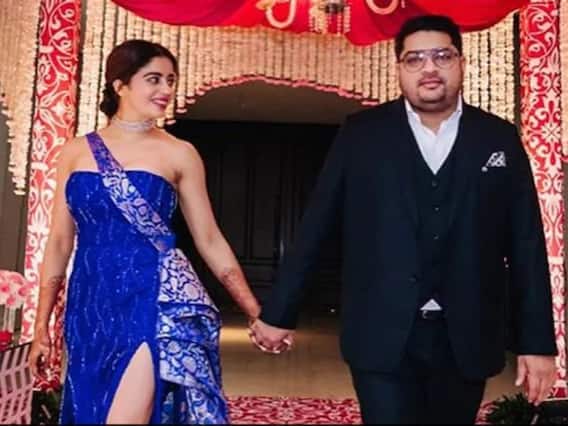 जब पति के साथ तस्वीरें शेयर करने पर अनीता भाभी को झेलनी पड़ गई थीं ट्रोलिंग, दिया था ऐसा करारा जवाब! जब पति के साथ तस्वीरें शेयर करने पर अनीता भाभी को झेलनी पड़ गई थीं ट्रोलिंग, दिया था ऐसा करारा जवाब!