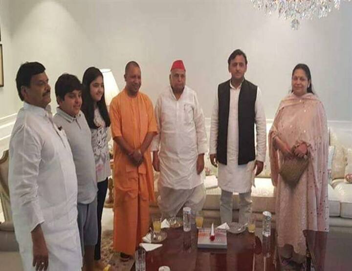 2017 में जब मुलायम परिवार में कलह हुई थी तब साधना गुप्ता ने शिवपाल यादव का पक्ष लेते हुए मीडिया में कहा था कि उनके साथ जो हो रहा है वो बहुत बुरा हो रहा है.