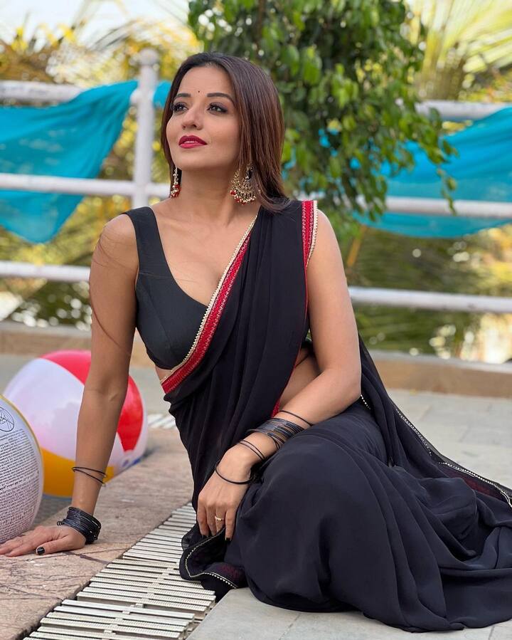 मोनालिसा की गिनती भोजपुरी फिल्म इंडस्ट्री की टॉप एक्ट्रेस में होती है. उन्होंने अपने करियर में एक से बढ़कर एक फिल्में दीं और सभी सुपरस्टार एक्टर के संग काम किया.