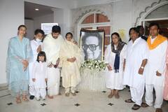 Bappi Lahiri Demise: জুহুতে বাপি লাহিড়ির জন্য প্রার্থনাসভা, উপস্থিত পরিবার-পরিজনরা