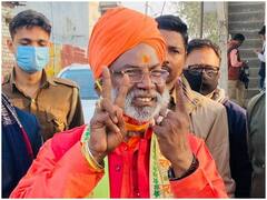 उन्नाव में साक्षी महाराज ने डाला वोट, यूपी चुनाव और हिजाब विवाद पर कही ये बड़ी बात