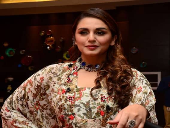 Huma Qureshi :పూల టాప్ లో 'కాలా' బ్యూటీ Huma Qureshi :పూల టాప్ లో 'కాలా' బ్యూటీ