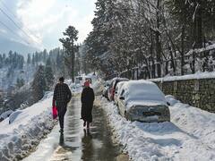 Srinagar News: श्रीनगर में भारी बर्फबारी के चलते फ्लाइट्स पर असर, रद्द की गईं 41 उड़ानें