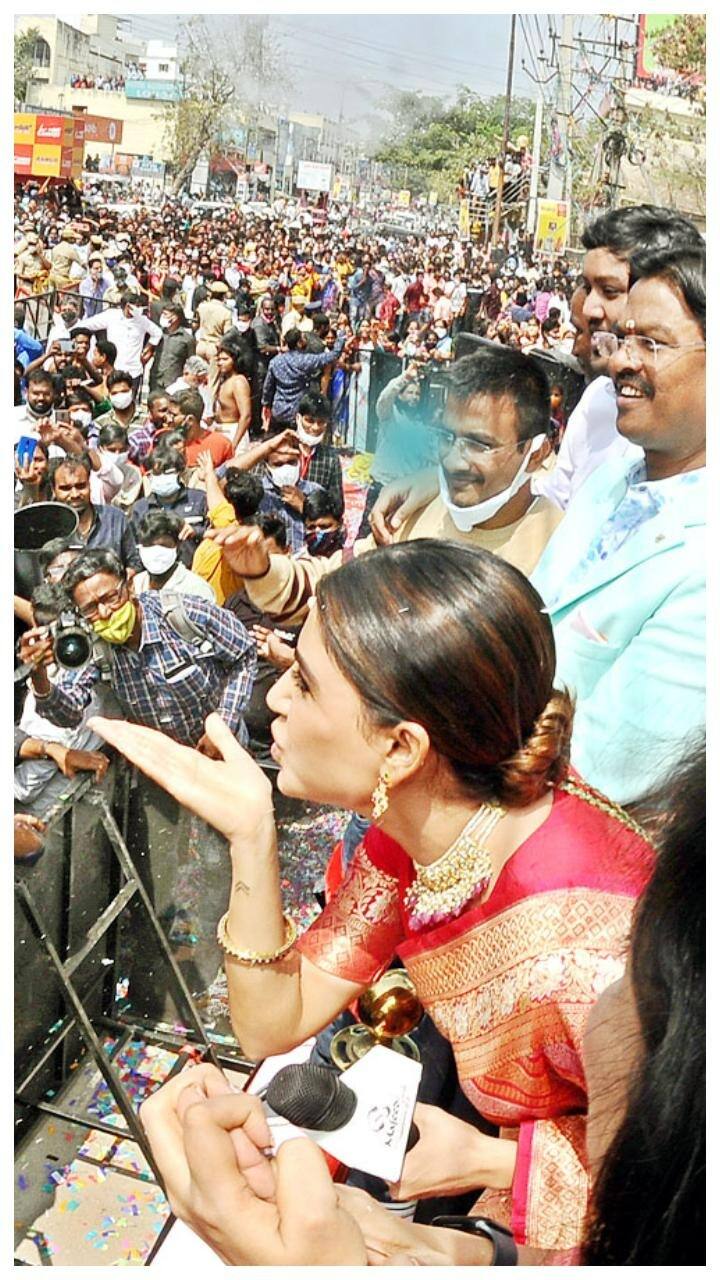 பறக்கும் முத்தத்தை ரசிகர்களுக்கு பறக்கவிட்ட சமந்தா