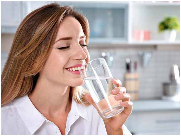 Health Tips,Do not Drink Water after Eating these Foods,Disadvantages of drinking water after a Meal इन फूड्स को खाने के बाद भूलकर भी ना पीएं पानी, सेहत को हो सकता है नुकसान