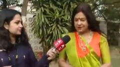 Lucknow में लोकगायिका मालिनी अवस्थी ने गाने के जरिए लोगों से वोट देने की अपील की । UP Election 2022