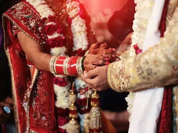 Henna mehandi bride marriage know the scientific reason લગ્નમાં દુલ્હનને આ કારણે લગાવવામાં આવે છે મહેંદી, તેની પાછળનું છે આ એક વૈજ્ઞાનિક કારણ
