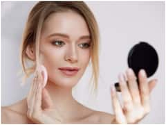 कॉम्पैक्ट और लूज पाउडर में होता है अंतर, दोनों को अलग तरीके से किया जाता है इस्तेमाल