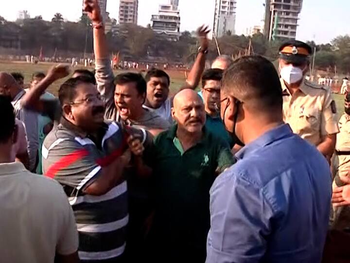 Mumbai News MNS-Shiv Sena face to face over beautification MNS agitation in Shivaji Park Dadar Maharashtra Raj Thackeray Shivaji Park : सुशोभीकरणावरुन मनसे-शिवसेना आमनेसामने; शिवाजी पार्कमध्ये मनसेचं धरणं आंदोलन