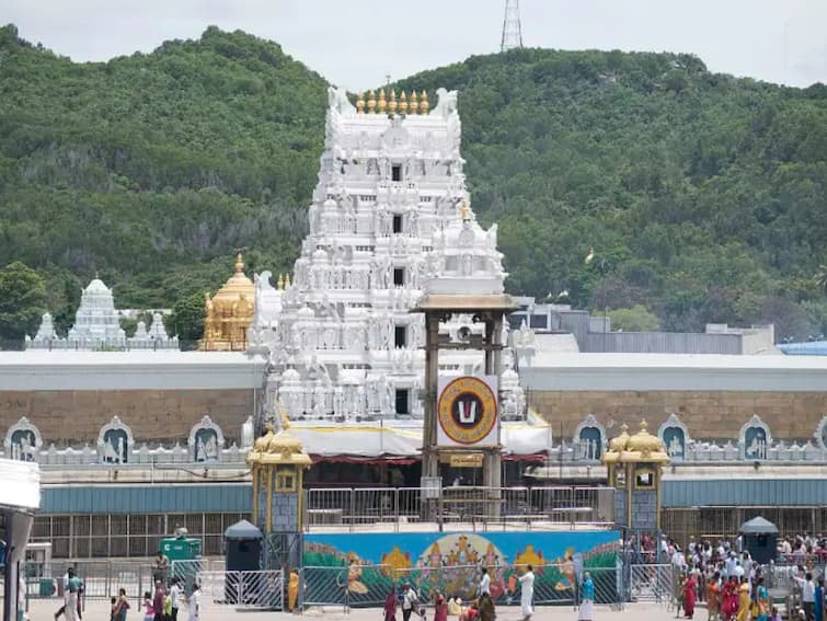 tirumala tirupati devasthanam issue more ssd tokens darshan tickets for devotees Tirumala Tirupati Devasthanam : तिरूपती देवस्थानाचा निर्णय ; जाहिर करणार 20 हजार SSD तिकीटं