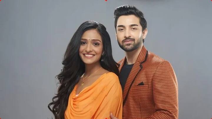 इस हफ्ते भाग्य लक्ष्मी की टीआरपी में काफी गिरावट देखने को मिली है. यह शो चौथे नंबर से अब आठवें नंबर पर पहुंच गया है.