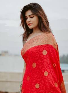 aathmika pics: புடவையில் கலக்கும் ஆத்மிகா.....அழகிய புகைப்படங்கள்..!