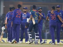 IND vs SL : श्रीलंकेविरुद्धच्या पहिल्या सामन्यात कर्णधार रोहितचा मोठा विक्रम, दिग्गजांना टाकलं मागे