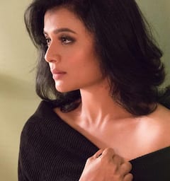 आई मायेचं कवच : सुहानीच्या आईचा हा लूक पाहून तुम्हीही व्हाल आश्चर्यचकित!