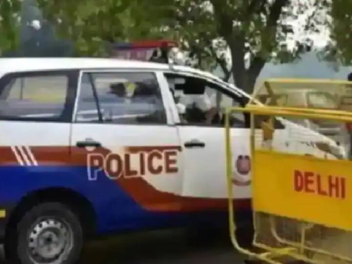 Delhi Police constable reunites 73 missing children to their parents  Delhi: जाबांज महिला सिपाही ने अपने काम से जीता सबका दिल, 73 गुमशुदा बच्चों को उनके परिजनों से मिलवाया