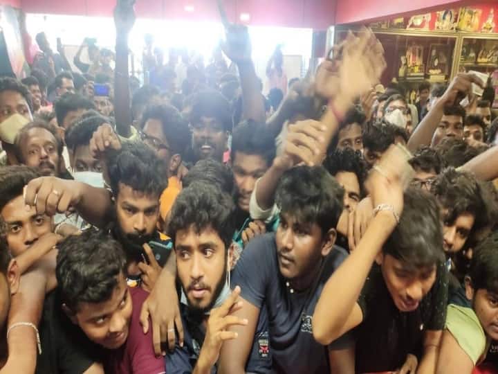 vijay fans come and watch ajith valimai movie for friends last desire Valimai Movie : அஜித் ரசிகரான நண்பரின் கடைசி ஆசை...! 