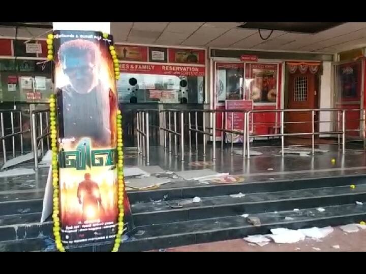 Actor Ajith's fans smashing the theater of the movie Valimai in Salem Valimai Update| சேலத்தில் திரையரங்கை சூறையாடி ’’வலிமை’’ காட்டிய அஜித் ரசிகர்களால் பரபரப்பு