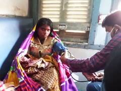 Katihar News: महिला यात्री ने ट्रेन में दिया बच्ची को जन्म, स्टेशन पर बंटने लगा लड्डू, लोगों ने कहा- वाह! बधाई हो, लक्ष्मी आई है