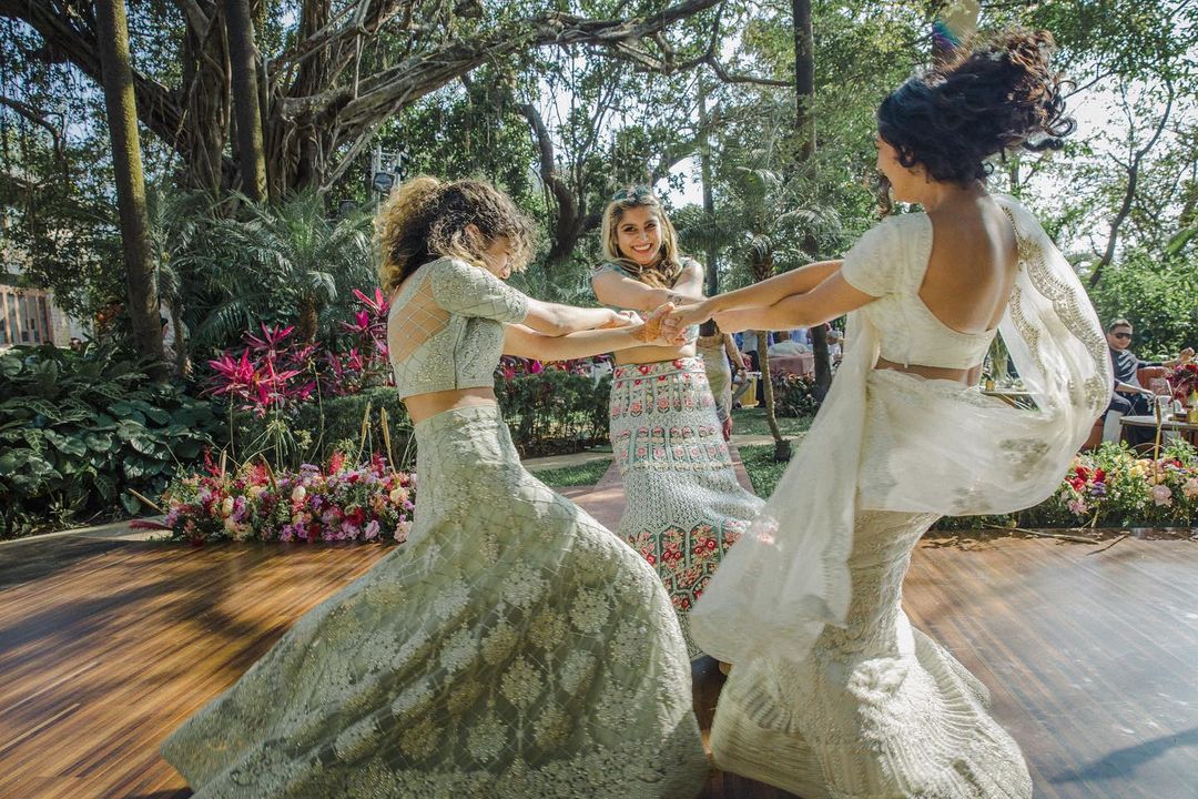 This PIC Of Farhan Akhtar Posing With Daughters Shakya & Akira At His Wedding To Shibani Dandekar Will Melt Your Hearts