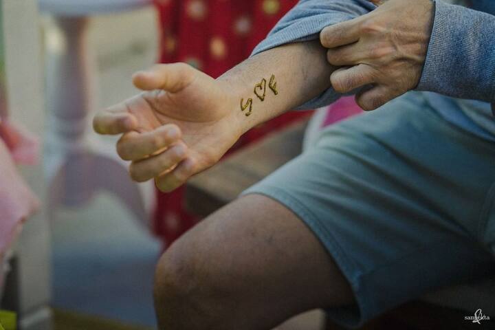 The boho vibe of her mehendi function is setting huge mehendi goals.