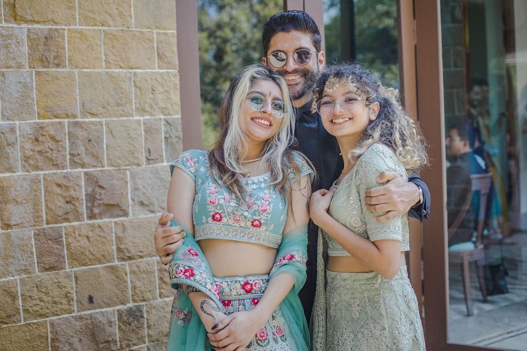 This PIC Of Farhan Akhtar Posing With Daughters Shakya & Akira At His Wedding To Shibani Dandekar Will Melt Your Hearts