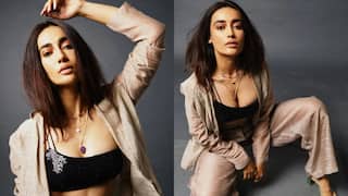 ટીવીની 'નાગિન'એ કૉટના બટન ખોલીને આપ્યા હૉટ પૉઝ, જુઓ સિઝલિંગ ફોટોશૂટની તસવીરો..........