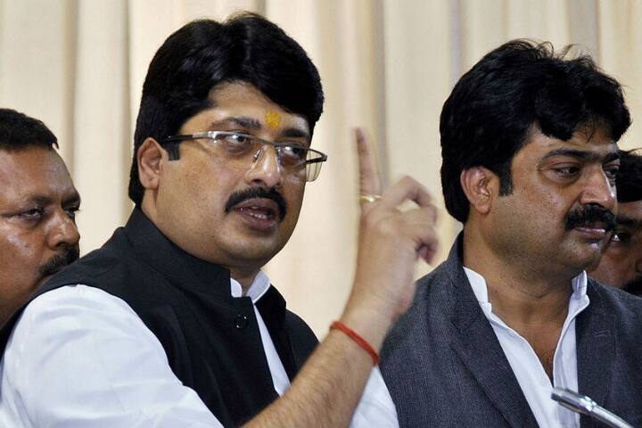 बता दें कि मायावती के शासनकाल में राजा भैया पर इस तरह के आरोप लगे थे कि उन्होंने अपने तालाब में मगरमच्छ पाले हैं. हालांकि राजा भैया इन बातों को मनगढ़ंत बताते हैं.