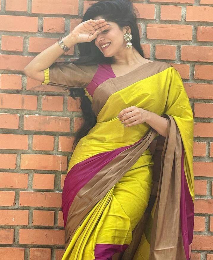 பெண்ணே பெண்ணே உந்தன் கையில் நானும்