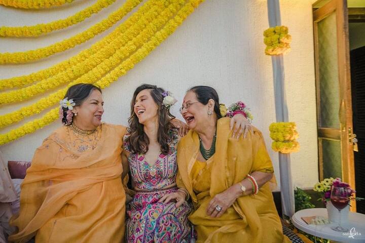 Shibani giggling with mother-in-law, Shabana Azmi and Honey Irani. Looks like she enjoyed the function to the fullest. (Image Source: Instagram/shibanidandekar)