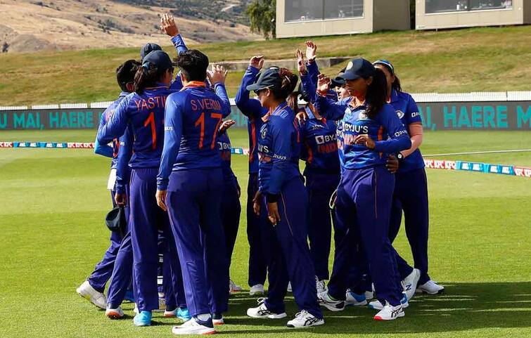 NZ W vs IND W 5th ODI India womens team beat New Zealand by 6 wickets Smriti Mandhana top scorer 71 NZ W Vs IND W 5th ODI: Mandhana, Kaur & Raj Score Half Centuries To Avoid White-Wash Against Kiwis