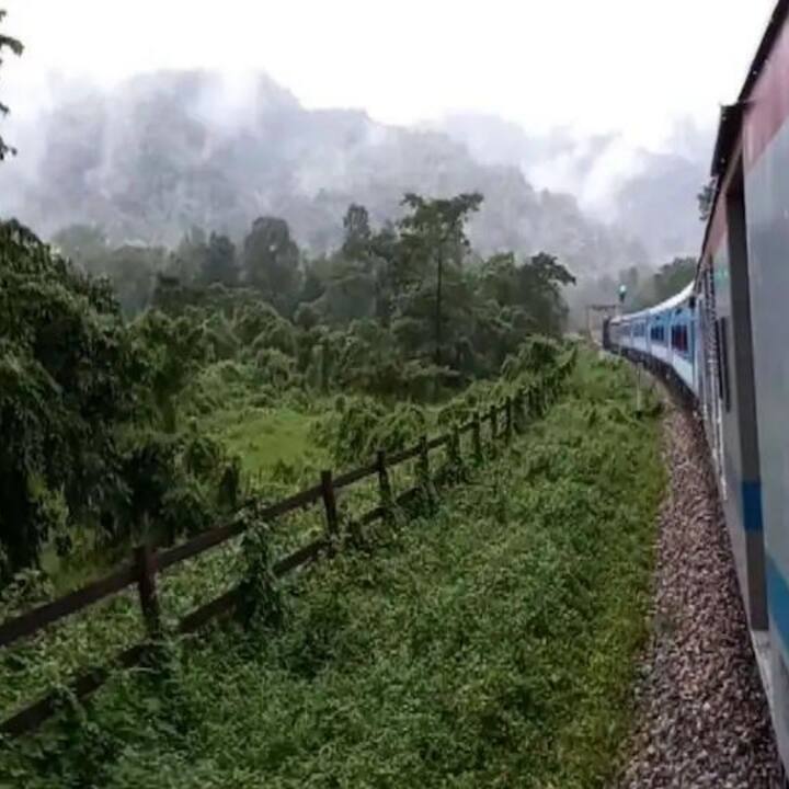 পাশাপশি দার্জিলিং থেকে ঘুম, ঘুম থেকে দার্জিলিং স্টেশনে চলাচলকারী জয় রাইডের সমস্ত কোচও হচ্ছে ভিস্তাডোম ।