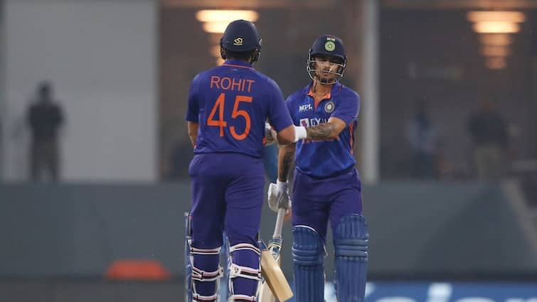 IND vs SL: Rohit Sharma becomes leading run-scorer in T20 cricket, surpass Guptill and Kohli in elite list Rohit Sharma: રોહિત શર્માએ રચ્યો ઇતિહાસ, T20 ક્રિકેટમાં સૌથી વધુ રન બનાવનાર ખેલાડી બન્યો