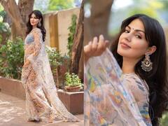 माथे पर बिंदी लगाए, कानों में झुमके सजाए, दोस्त की शादी में रिया चक्रवर्ती दिखीं बेहद खूबसूरत