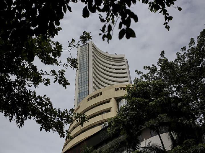 Bloodbath At D-Street: Sensex Tanks Over 2,700 Pts, Biggest Fall Since March 2020. Nifty Settles Below 16,250