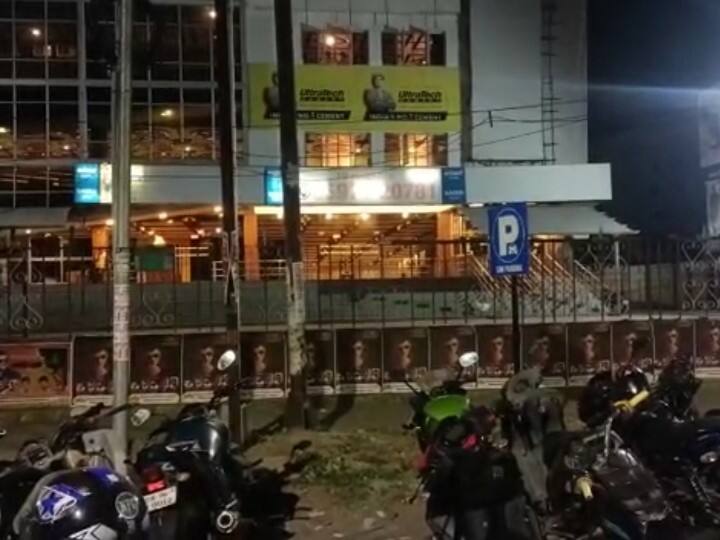 கோவை: வலிமைக்காக காத்திருந்த ரசிகர்கள்... திரையரங்கம் முன்பு பெட்ரோல் குண்டு வீச்சு..!