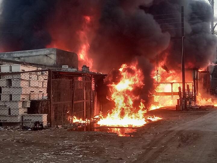 MP News Fire Breaks out in the MPEP Main workshop in Ujjain ann MP News: उज्जैन में MPEB के मुख्य वर्कशॉप में लगी भीषण आग, शहर की बिजली हुई गुल