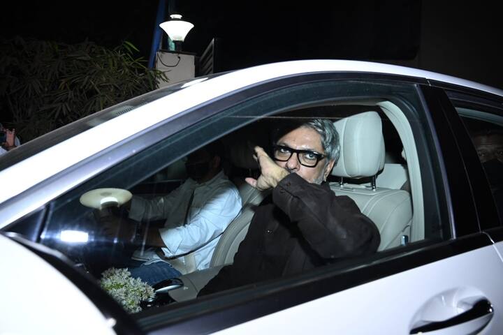 The makers of Alia Bhatt starrer Gangubai Kathiawadi hosted a special screening for the film fraternity that was attended by many popular Bollywood stars.