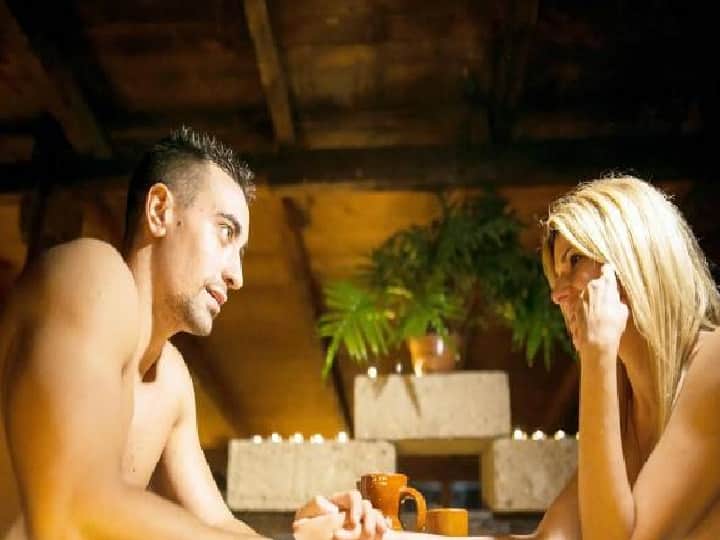 Spain Nude restaurant photos goes viral on social media Spain Nude restaurant | நிர்வாண உடல்கள் மீது உணவுகள்.. சாப்பிடுபவர்களும் நிர்வாணம்.. வித்தியாச ஹோட்டல்.. விறுவிறு விநோதம்..